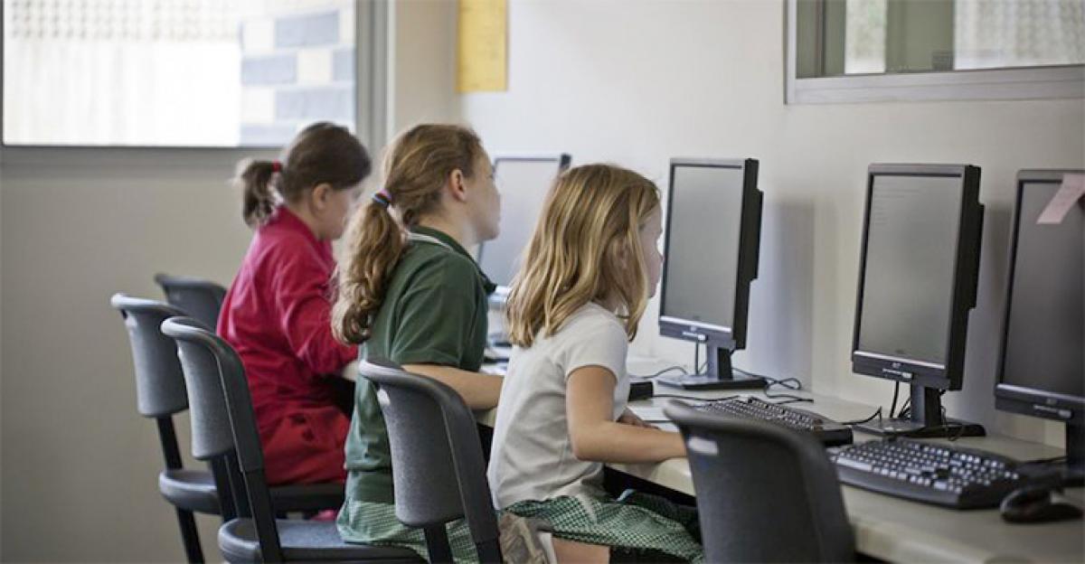 Less geeky classrooms attract girls to computer science